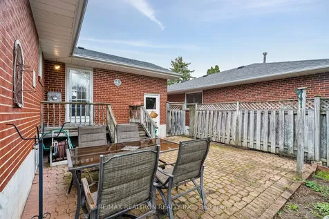112 Trayborn Drive Richmond Hill ON L4C 4K7