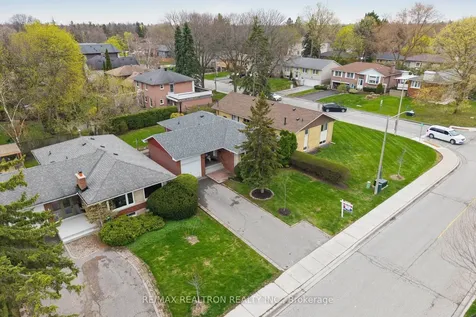 112 Trayborn Drive Richmond Hill ON L4C 4K7