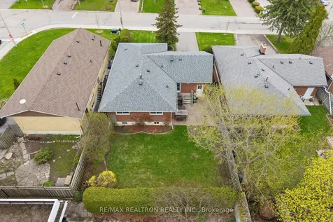 112 Trayborn Drive Richmond Hill ON L4C 4K7