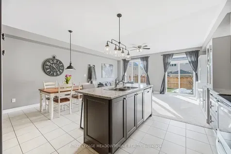 21 Sharpe Crescent New Tecumseth ON L0G 1W0