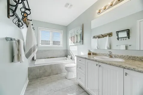 21 Sharpe Crescent New Tecumseth ON L0G 1W0
