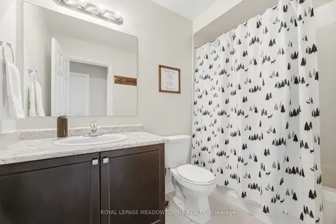 21 Sharpe Crescent New Tecumseth ON L0G 1W0