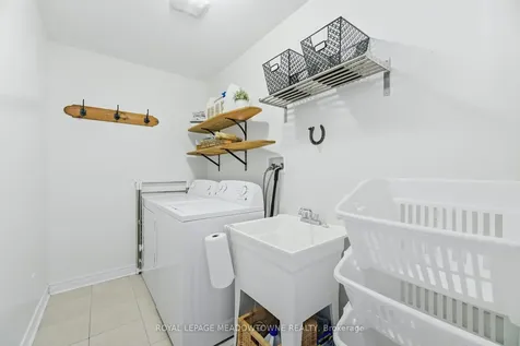 21 Sharpe Crescent New Tecumseth ON L0G 1W0