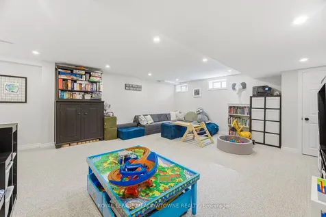 21 Sharpe Crescent New Tecumseth ON L0G 1W0