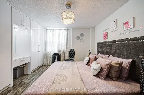 180 Dudley Avenue Markham ON L3T 4X2