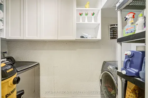 180 Dudley Avenue Markham ON L3T 4X2