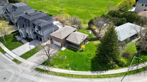 19 Claridge Drive Richmond Hill ON L4C 6G8