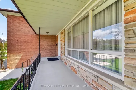 19 Claridge Drive Richmond Hill ON L4C 6G8