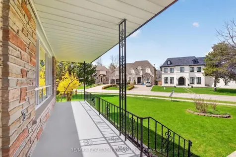 19 Claridge Drive Richmond Hill ON L4C 6G8