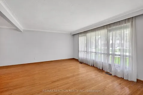 19 Claridge Drive Richmond Hill ON L4C 6G8