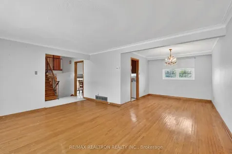 19 Claridge Drive Richmond Hill ON L4C 6G8