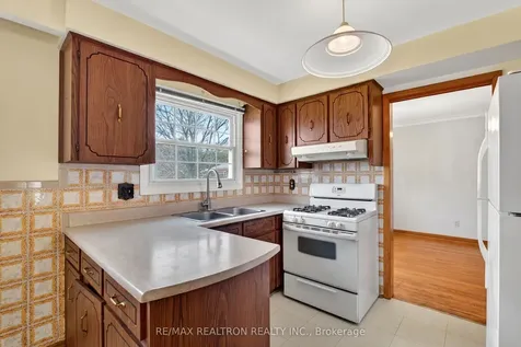 19 Claridge Drive Richmond Hill ON L4C 6G8