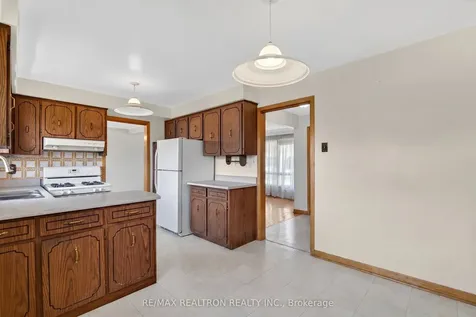 19 Claridge Drive Richmond Hill ON L4C 6G8
