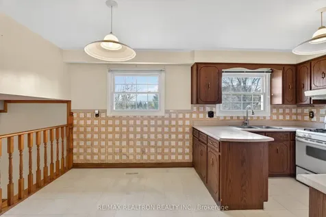 19 Claridge Drive Richmond Hill ON L4C 6G8