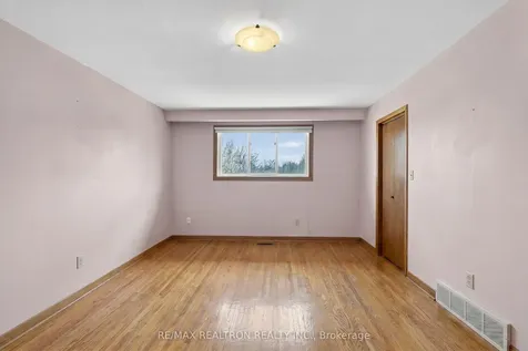 19 Claridge Drive Richmond Hill ON L4C 6G8