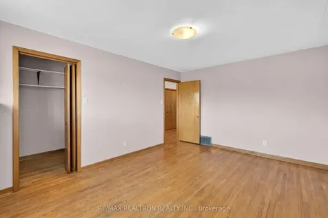 19 Claridge Drive Richmond Hill ON L4C 6G8