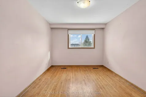 19 Claridge Drive Richmond Hill ON L4C 6G8