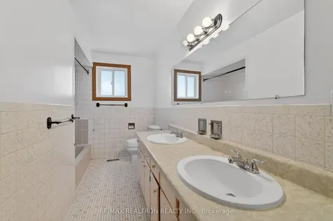 19 Claridge Drive Richmond Hill ON L4C 6G8