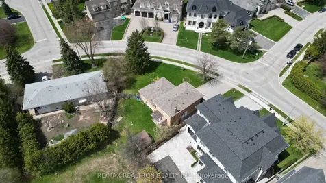 19 Claridge Drive Richmond Hill ON L4C 6G8