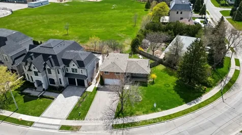 19 Claridge Drive Richmond Hill ON L4C 6G8