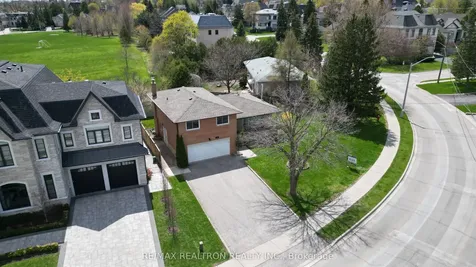19 Claridge Drive Richmond Hill ON L4C 6G8