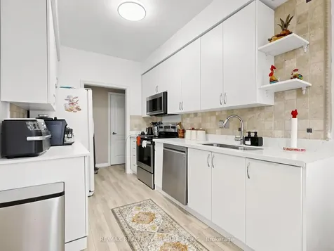 7 Holly Drive Richmond Hill ON L4S 2P1