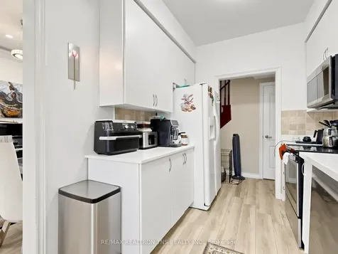 7 Holly Drive Richmond Hill ON L4S 2P1