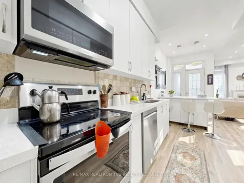 7 Holly Drive Richmond Hill ON L4S 2P1