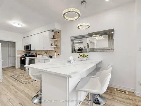 7 Holly Drive Richmond Hill ON L4S 2P1