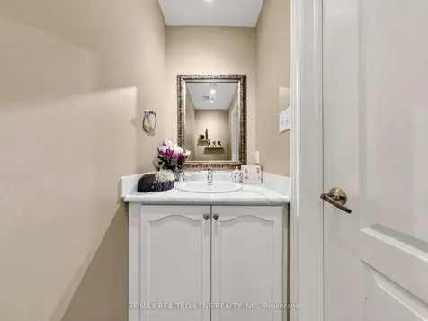 7 Holly Drive Richmond Hill ON L4S 2P1