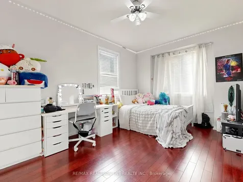 7 Holly Drive Richmond Hill ON L4S 2P1