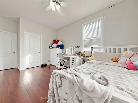 7 Holly Drive Richmond Hill ON L4S 2P1