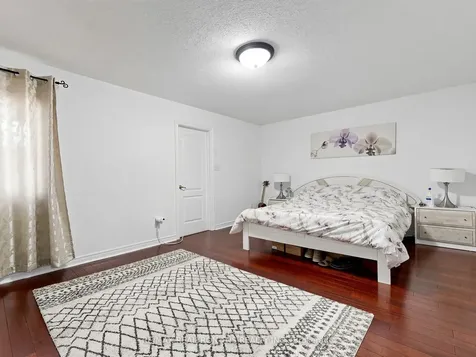 7 Holly Drive Richmond Hill ON L4S 2P1