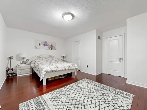 7 Holly Drive Richmond Hill ON L4S 2P1