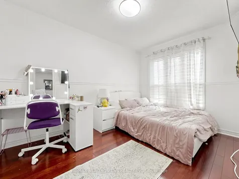 7 Holly Drive Richmond Hill ON L4S 2P1