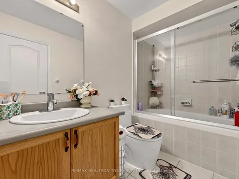 7 Holly Drive Richmond Hill ON L4S 2P1