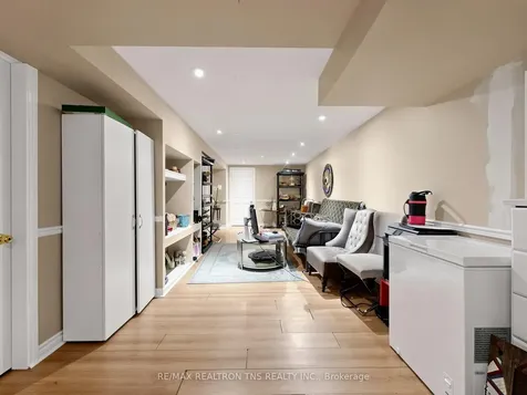 7 Holly Drive Richmond Hill ON L4S 2P1