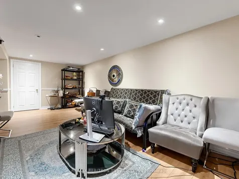 7 Holly Drive Richmond Hill ON L4S 2P1
