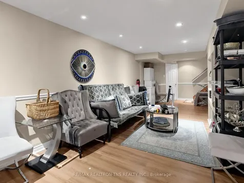7 Holly Drive Richmond Hill ON L4S 2P1