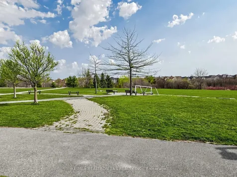 7 Holly Drive Richmond Hill ON L4S 2P1
