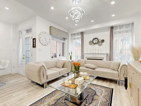7 Holly Drive Richmond Hill ON L4S 2P1