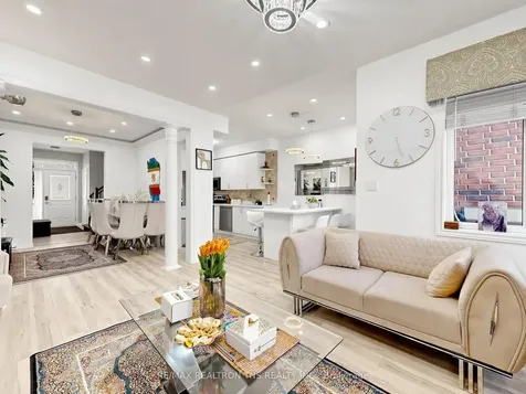 7 Holly Drive Richmond Hill ON L4S 2P1
