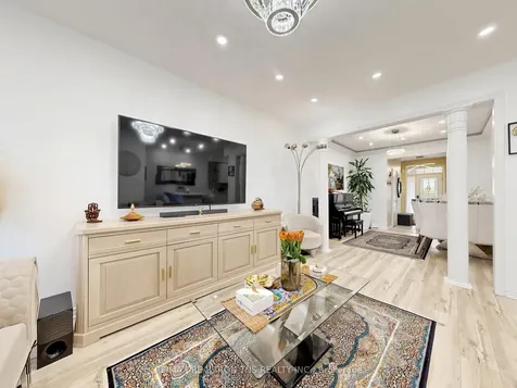 7 Holly Drive Richmond Hill ON L4S 2P1