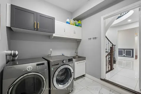 146 Seabreeze Avenue Vaughan ON L4J 9H1