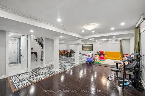 146 Seabreeze Avenue Vaughan ON L4J 9H1