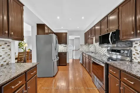 81 Crown Crescent Bradford West Gwillimbury ON L3Z 2M2