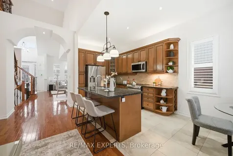 11 Collier Crescent Essa ON L3W 0M7
