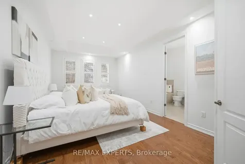 11 Collier Crescent Essa ON L3W 0M7