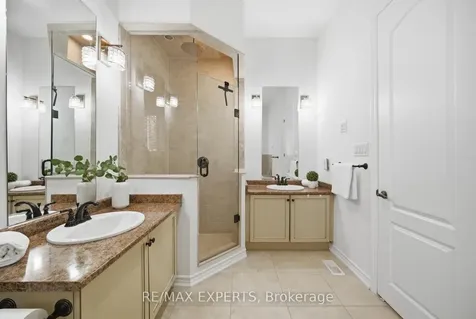 11 Collier Crescent Essa ON L3W 0M7