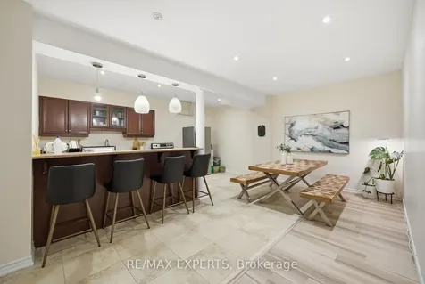 11 Collier Crescent Essa ON L3W 0M7